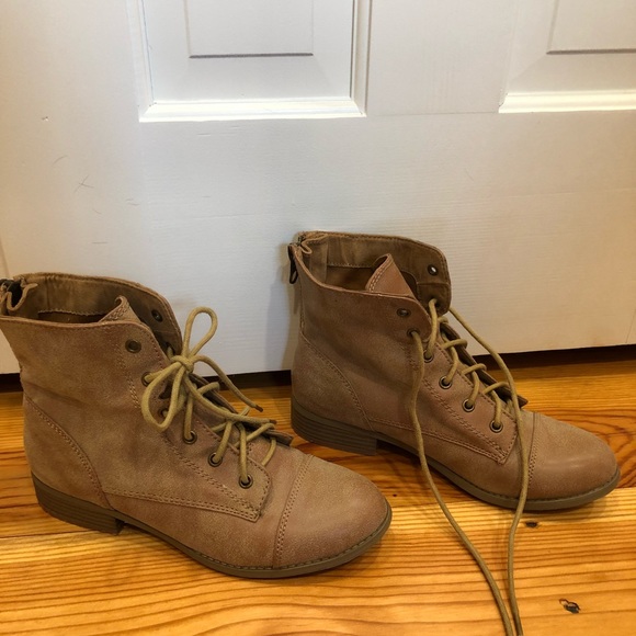 Boots - Picture 2 of 4